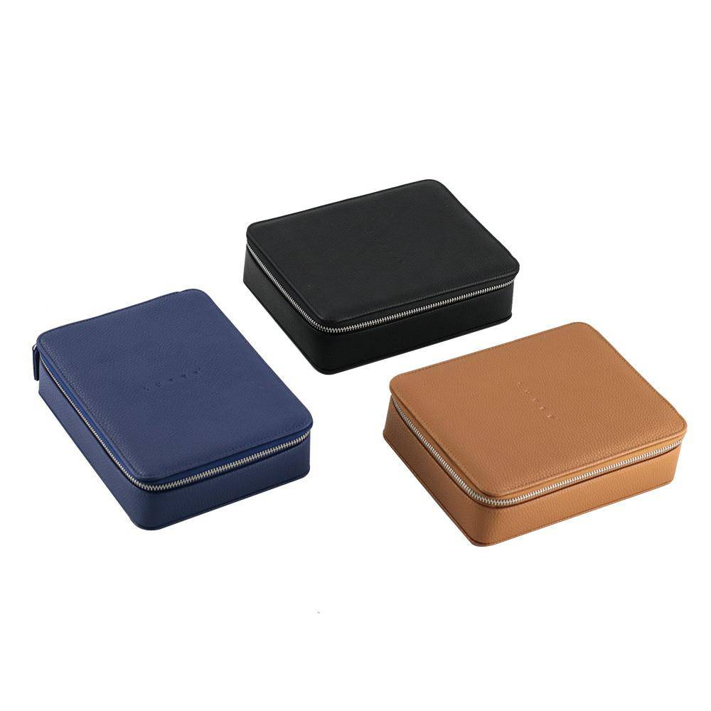 Estuche portagafas para 3 unidades. Disponible en tres colores diferentes. 30€