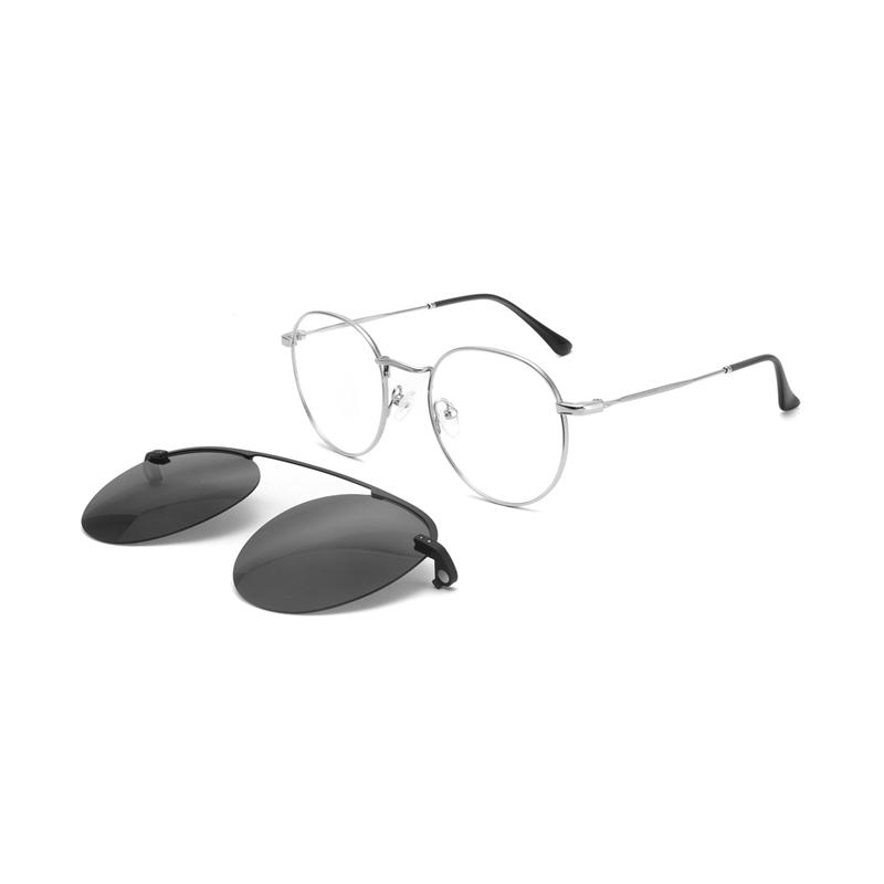 Gafas de vista con montura metálica color plata. Diseño redondeado. Suplemento de lente solar para adaptarla en cualquier momento. Gafas graduadas con lentes y monturas incluidas desde 69€ en óptica LUPER Murcia