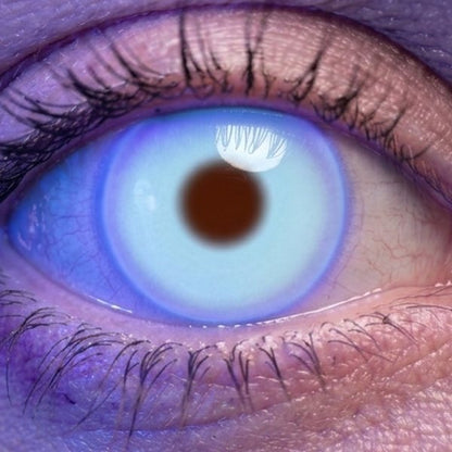 Lentilla de fantasía Glow UV puesta en el ojo (simulación) · LUPER