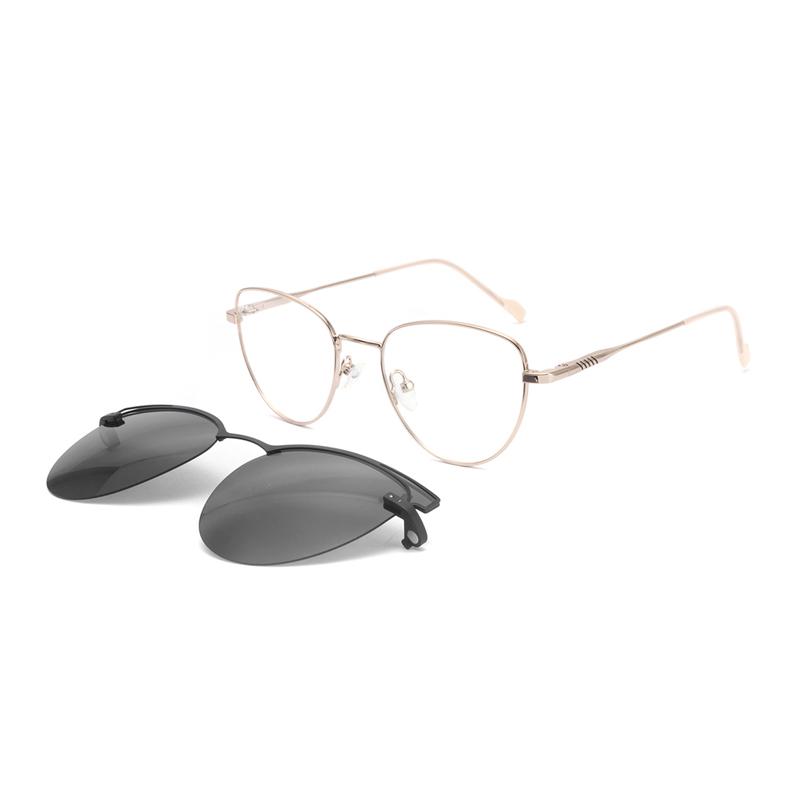 Gafas de ver modelo ALMUDENA con montura metálica y suplemento de visera para adaptar tus gafas al sol.